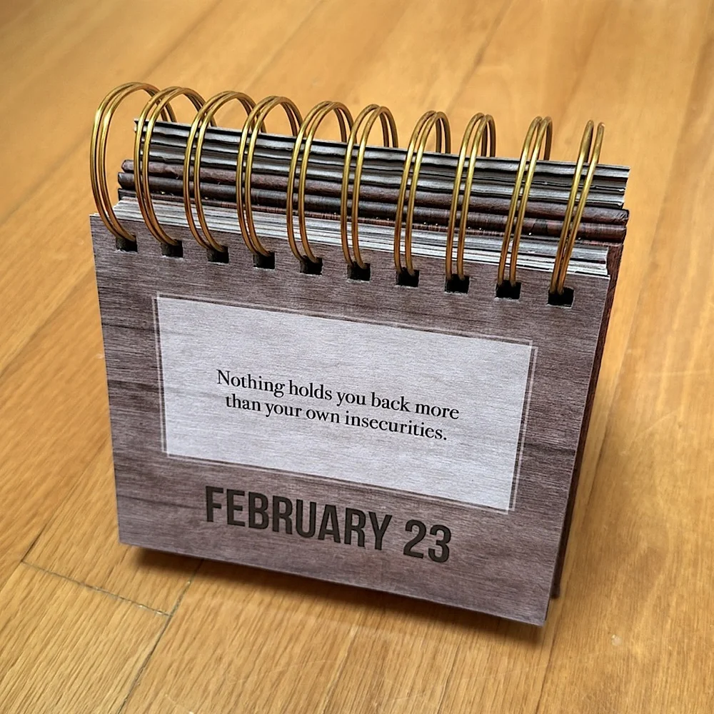 📆 Forever Filp Calendar Inspirational Quotes in Woodgrain Effect EEUC